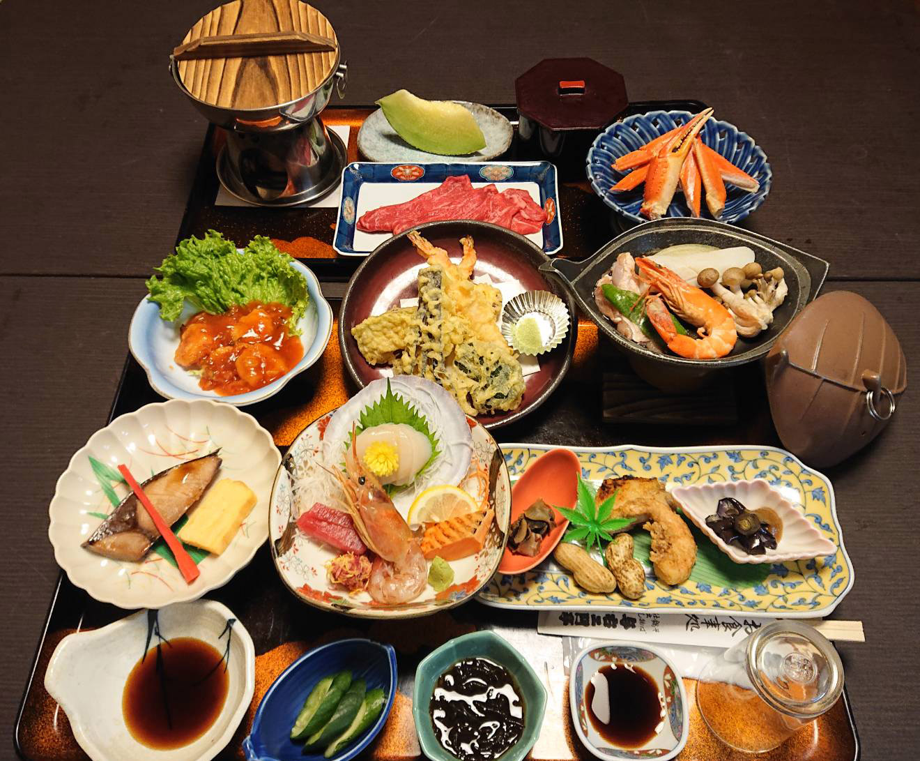 当店自慢の自家製和そば付き与右ェ門亭の粋を集めたご法要膳。お刺身あり、お肉あり、どなたでもご満足いただける内容です。